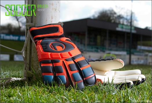 Play Test: Uhlsport Cerberus Absolutgrip Handbett GK Gloves - Goalkeepers