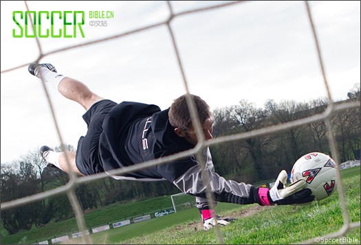 Play Test: Nike GK Confidence GK Gloves - Goalkeepers