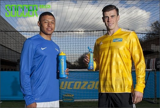 The Ox & Bale Crash 5-A-Side Game In Lucozade Sport Video - Football News