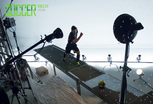 Behind the Scenes with Aguero and Fabregas - Football News