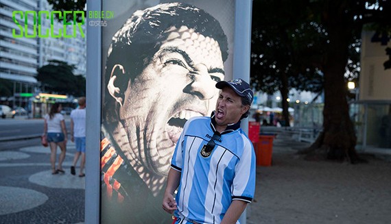 suarez_bite_adidas_billboard_img6