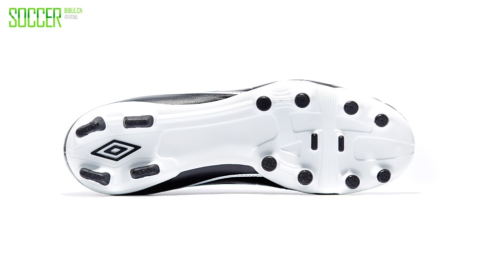 umbro-speciali-blk-white-img3