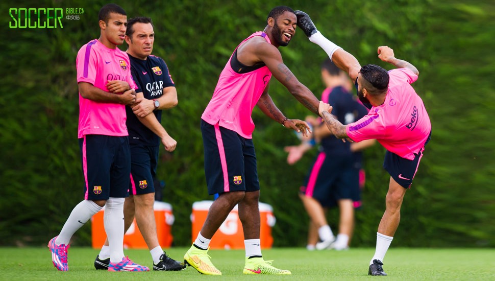 dani_alves_boot_saga_oct_14_img5