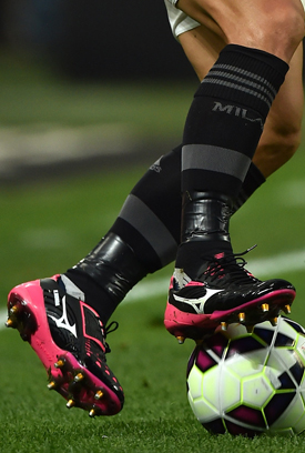 Keisuke Honda (AC Milan) Mizuno Wave Ignitus III