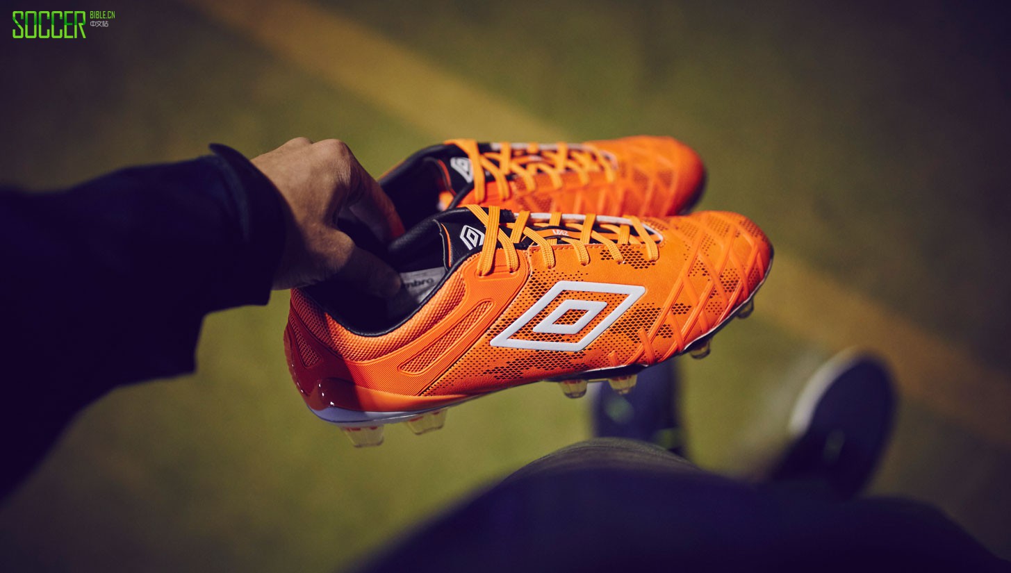 umbro-ux2-laced-up-img2