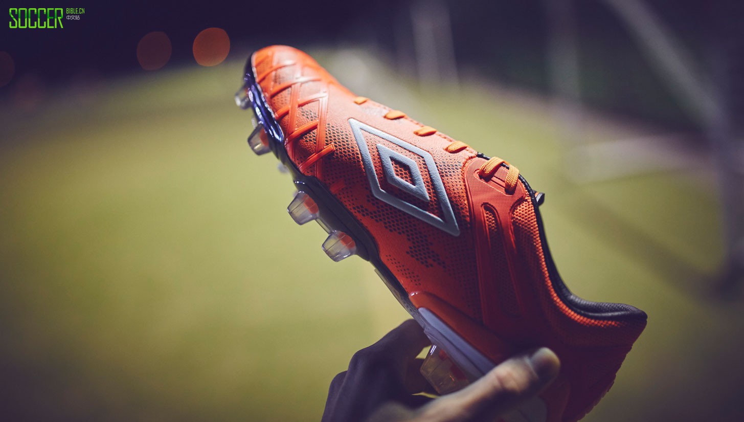 umbro-ux2-laced-up-img3
