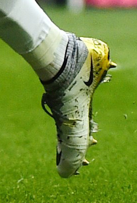 Cristiano Ronaldo (Real Madrid) Nike Mercurial Superfly IV CR7 324K Gold