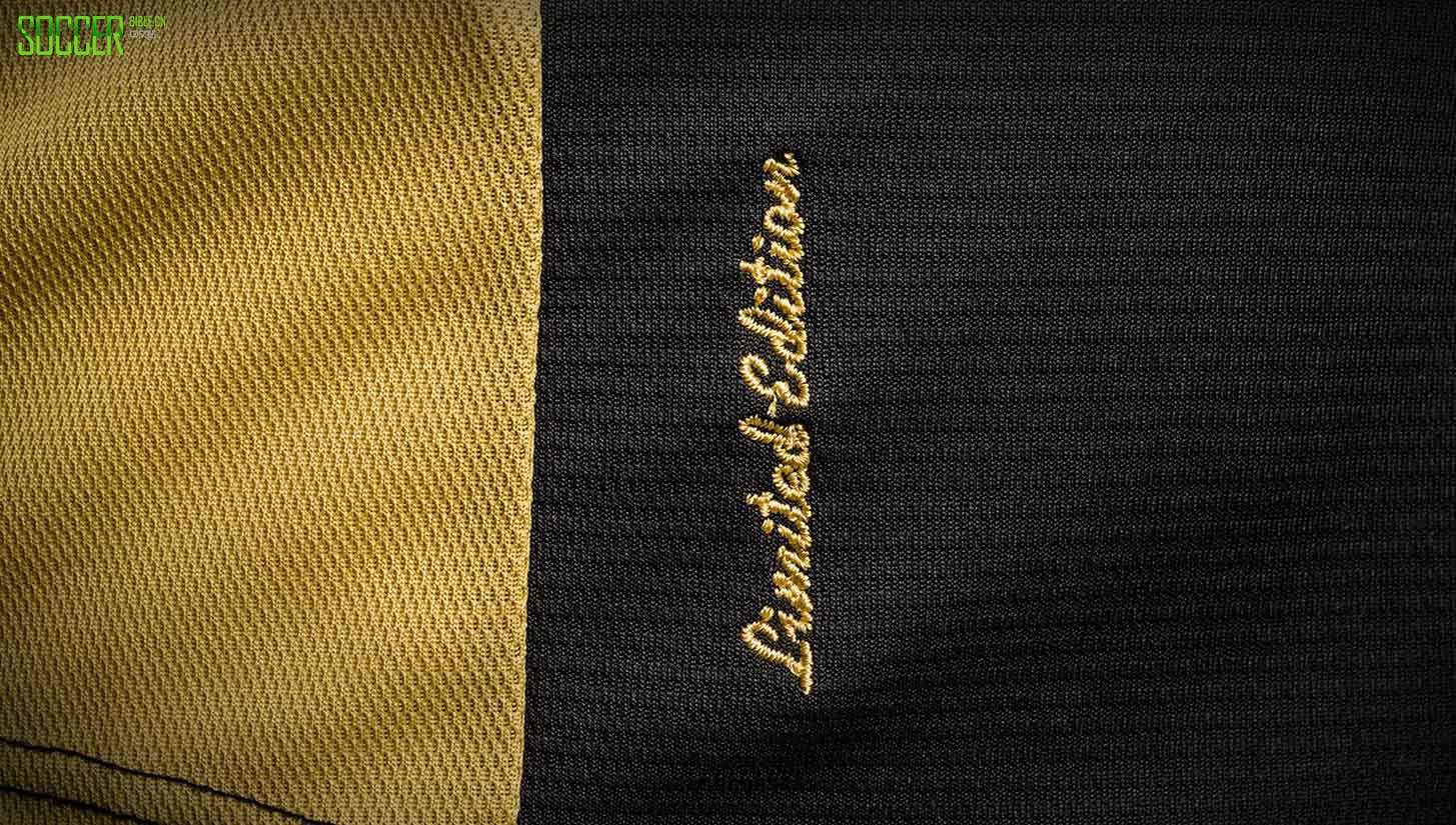 umbro-universitario-ltd-edition-2