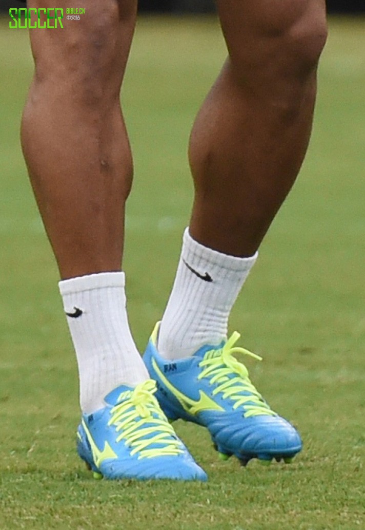 Hulk (Brazil) Mizuno Morelia Neo