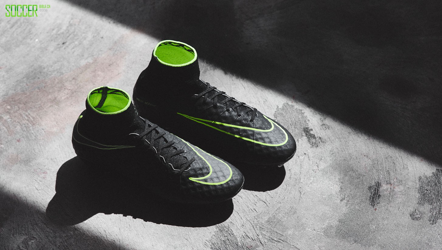 pitch-dark-nike-closer-look-img16