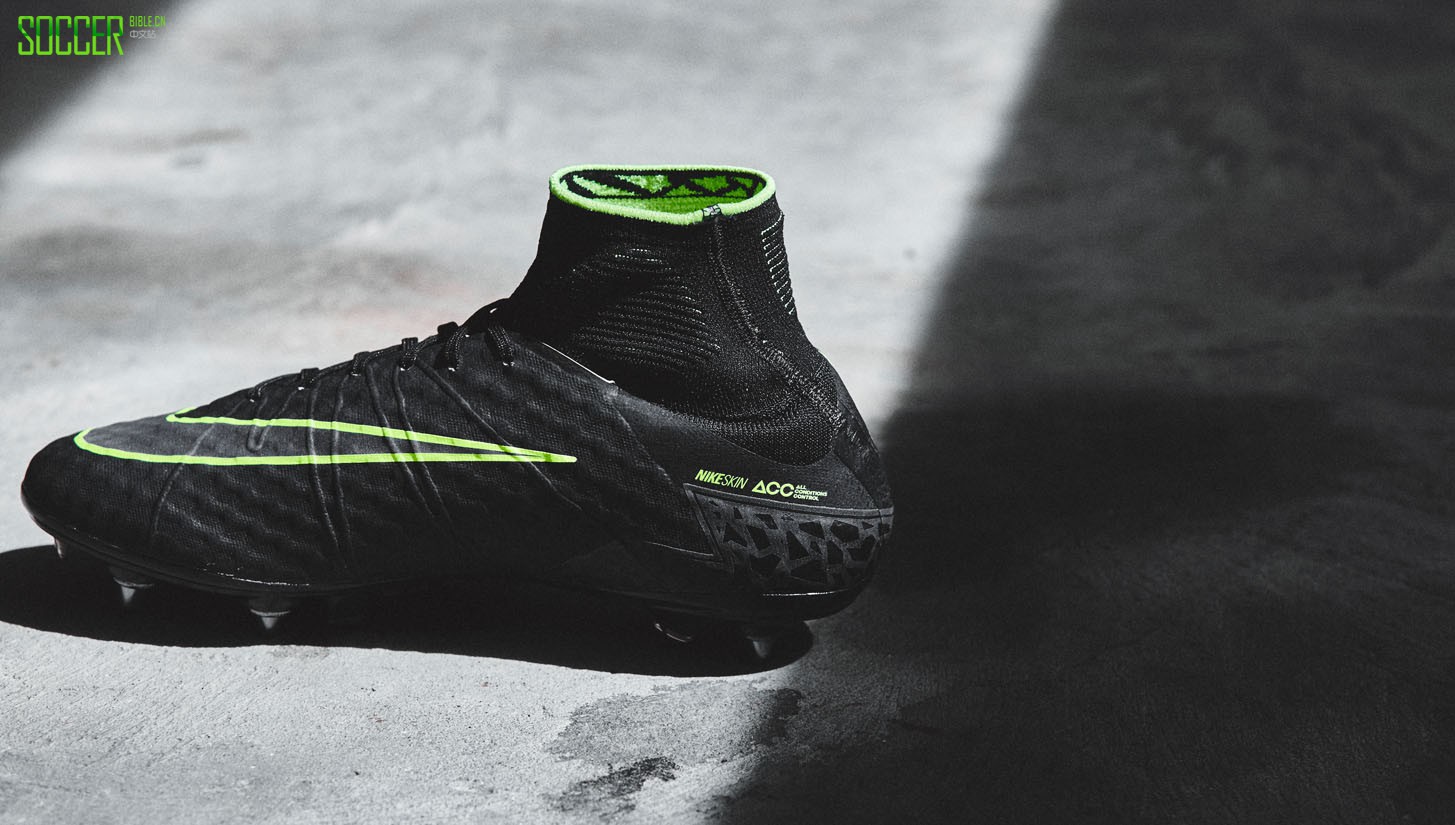 pitch-dark-nike-closer-look-img19