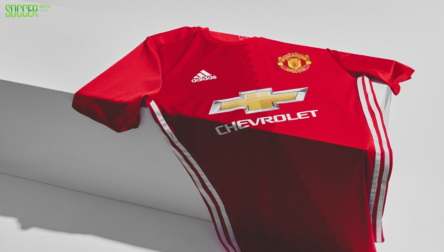 man-united-home-16-17-img11