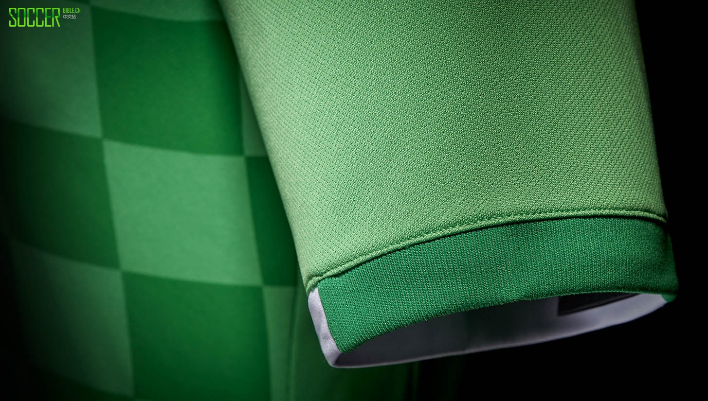 psv-umbro-3rd-kit_0000_psv_3rd_sleeve