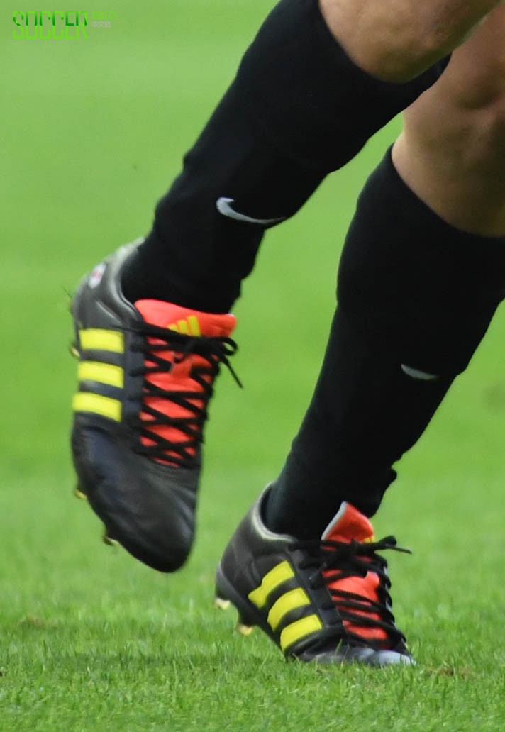 Yosuke Kashiwaga (Urawa Red Diamonds) adidas Gloro 16.1