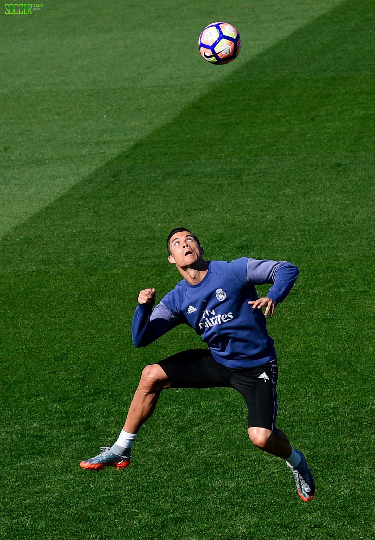 C罗在训练中穿上定制CR7专属第四章