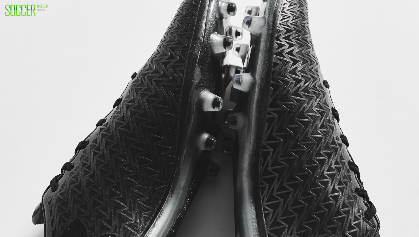 ua-clutch-blk-1