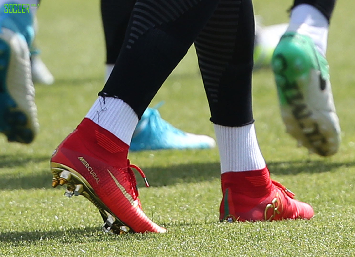 C罗上脚专属版 CR7 Mercurial Champions
