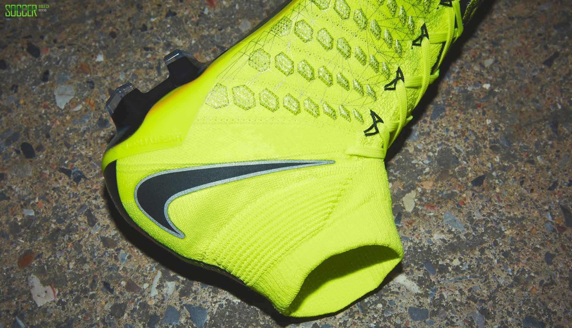 耐克推出Nike x EA Sports Hypervenom 3联名限量足球鞋