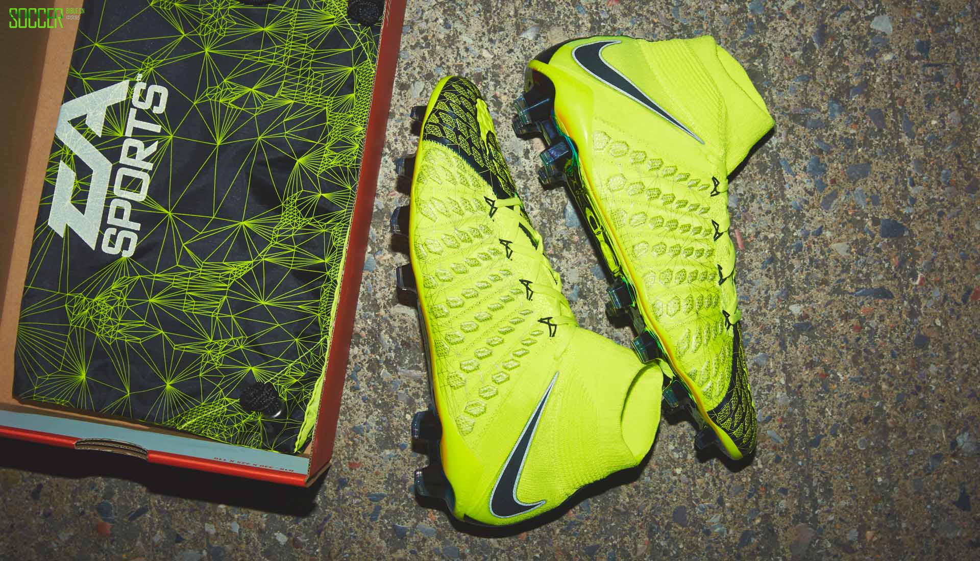 耐克推出Nike x EA Sports Hypervenom 3联名限量足球鞋