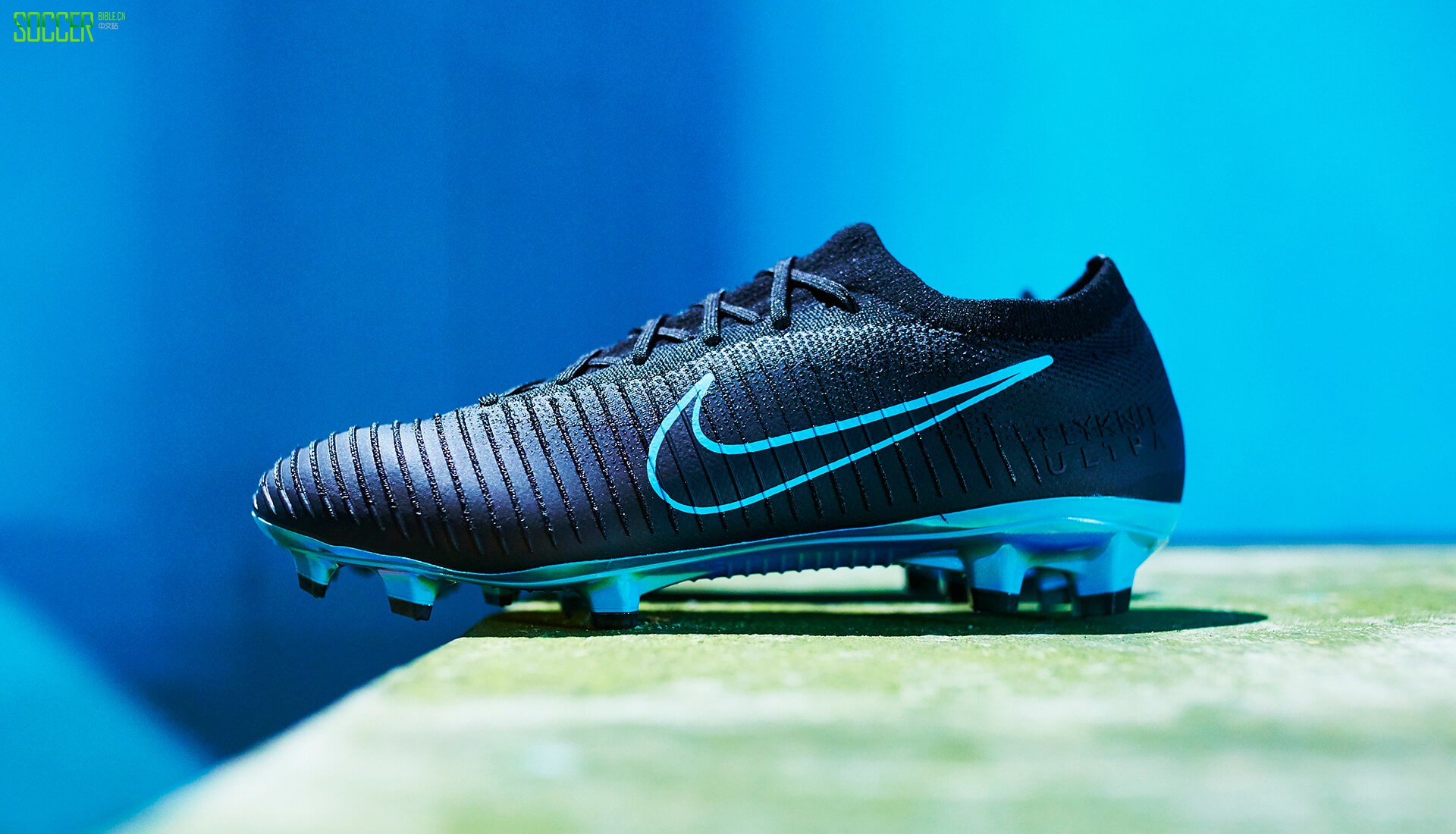 烈火vs寒冰 耐克Mercurial Vapor Flyknit Ultra新配色发布