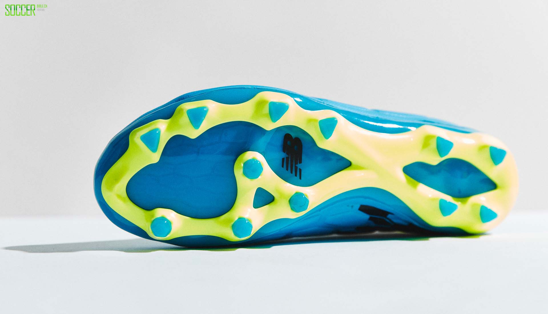 治愈系蓝色 New Balance发布Visaro 2.0新配色