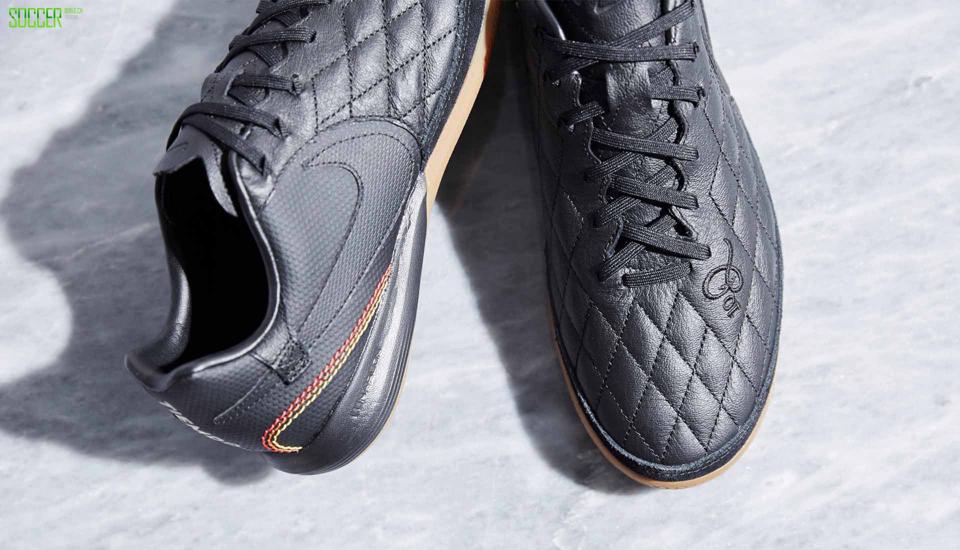 Nike推出TiempoX Finale Ronaldinho10小场足球鞋