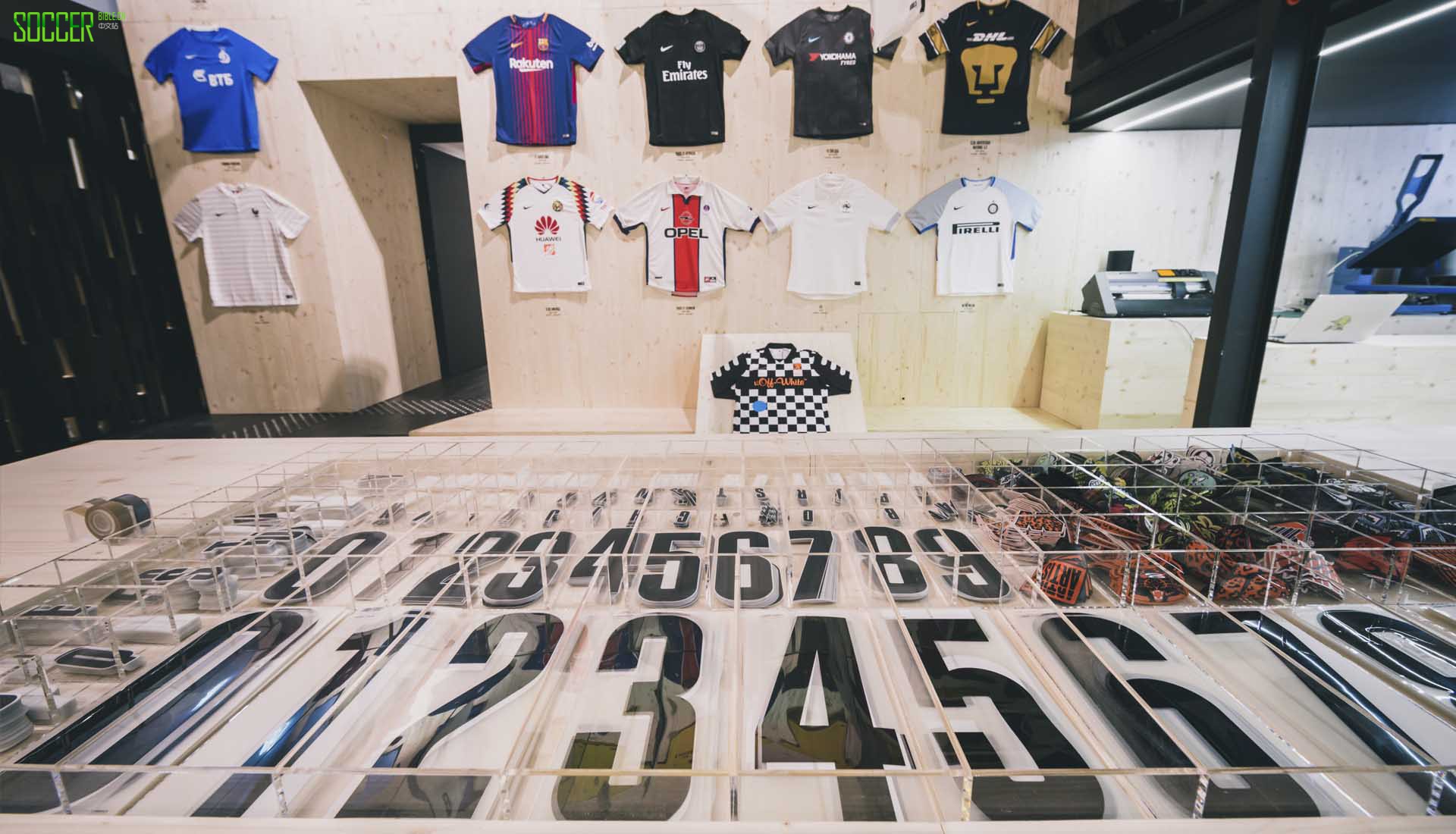 4-mbappe-mercurial-store-paris
