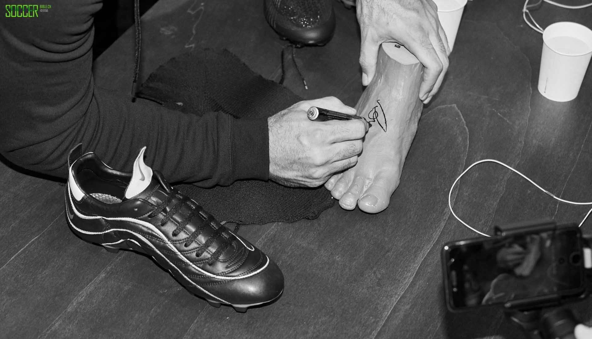 16-r9-nikelab-milan