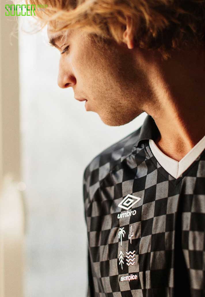 Umbro x AkompliceϷ18ϵ
