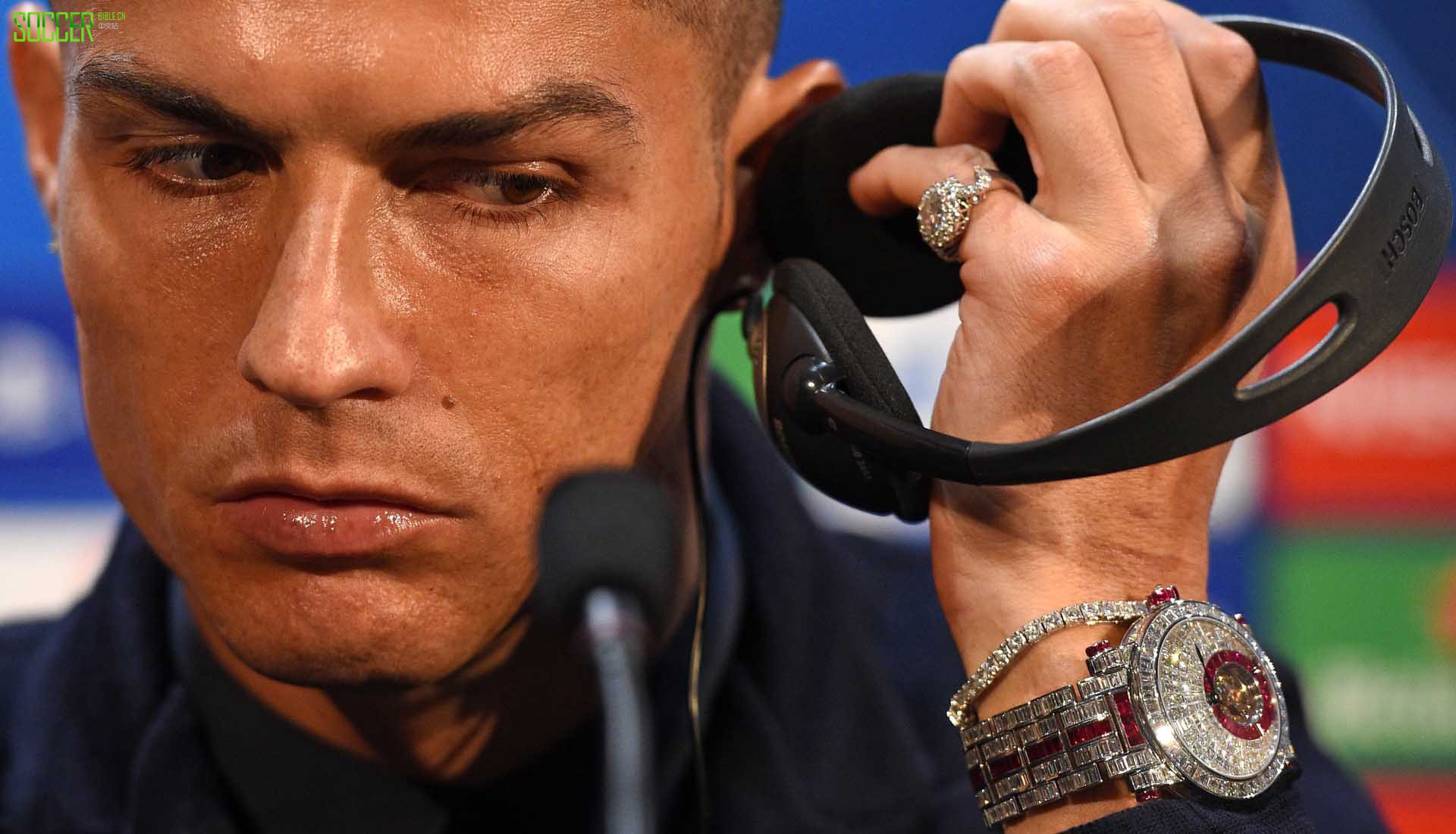 cr7-watch-top-min