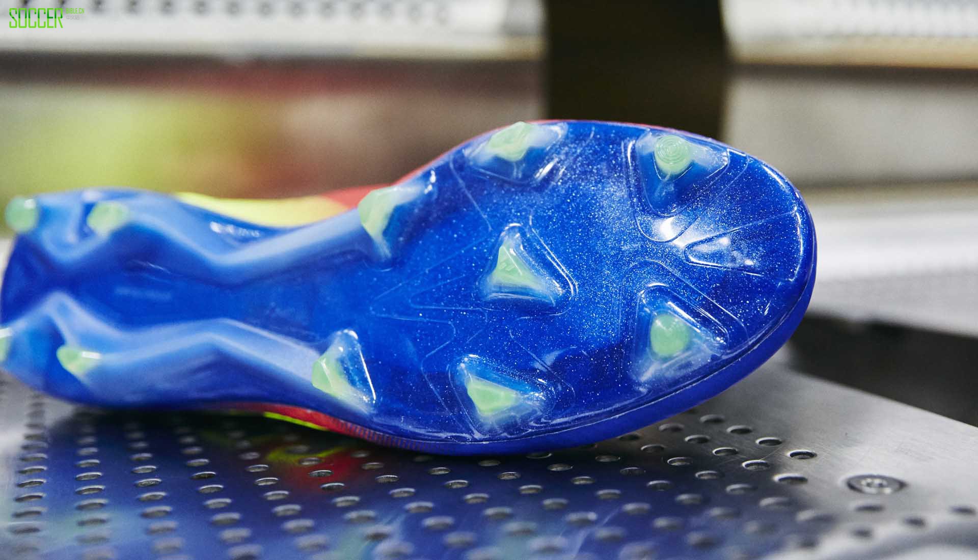 ϴ˹Դװ÷Nemeziz