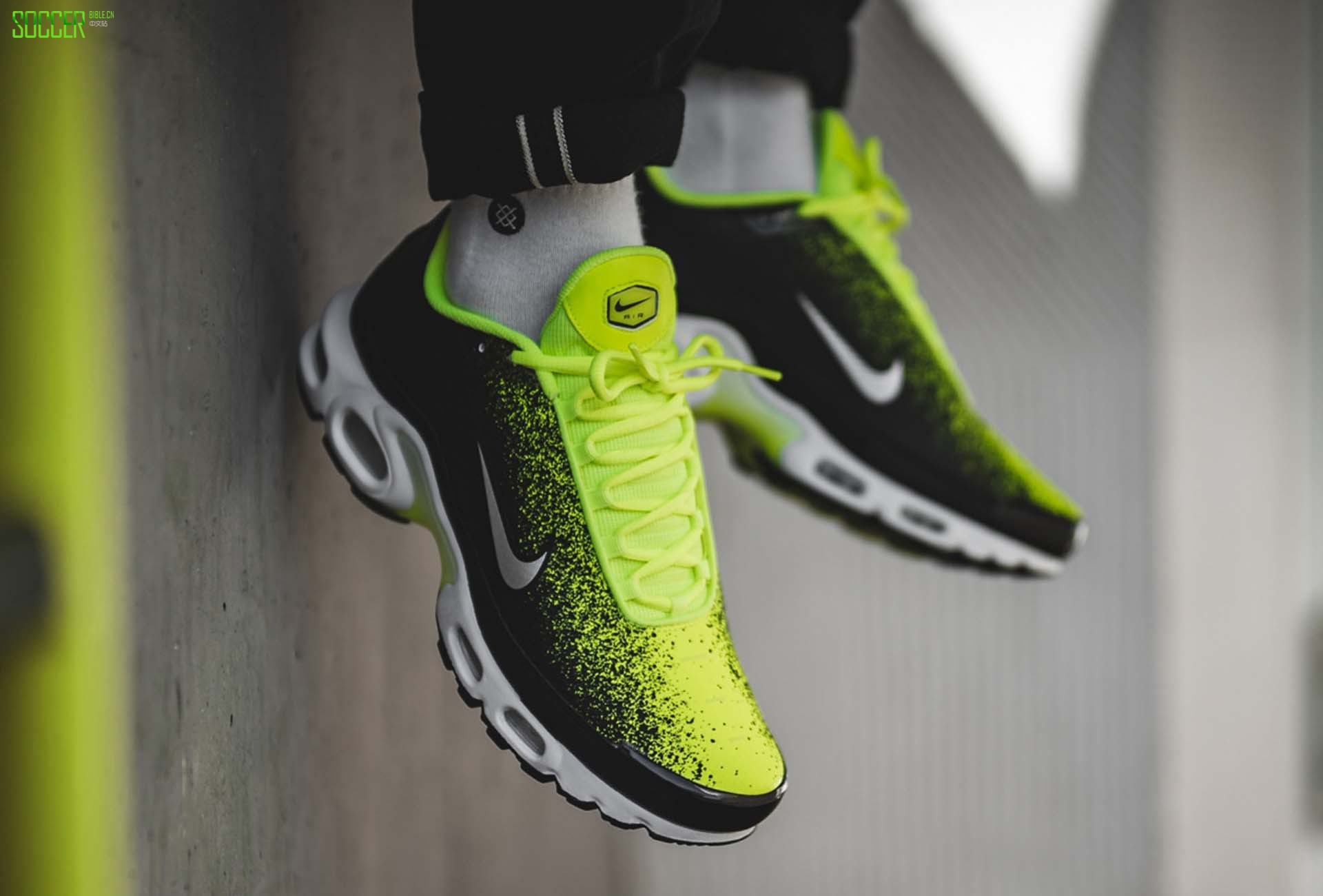 耐克推出AirMax Plus“Euphoria Mode”
