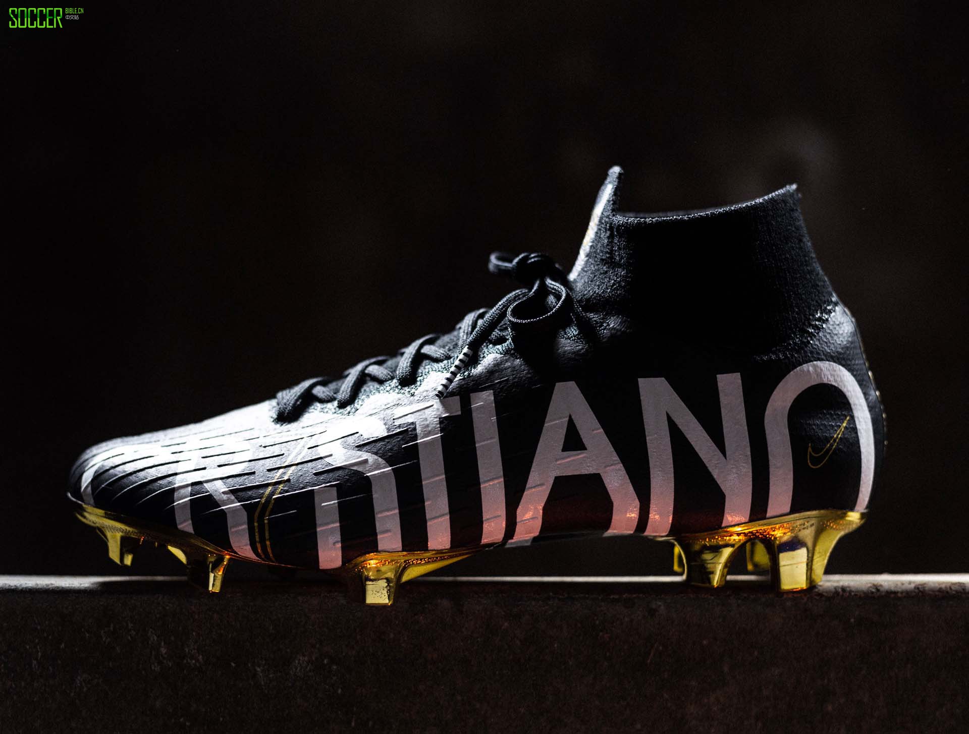 近距离欣赏 耐克Mercurial Superfly CR7 SE