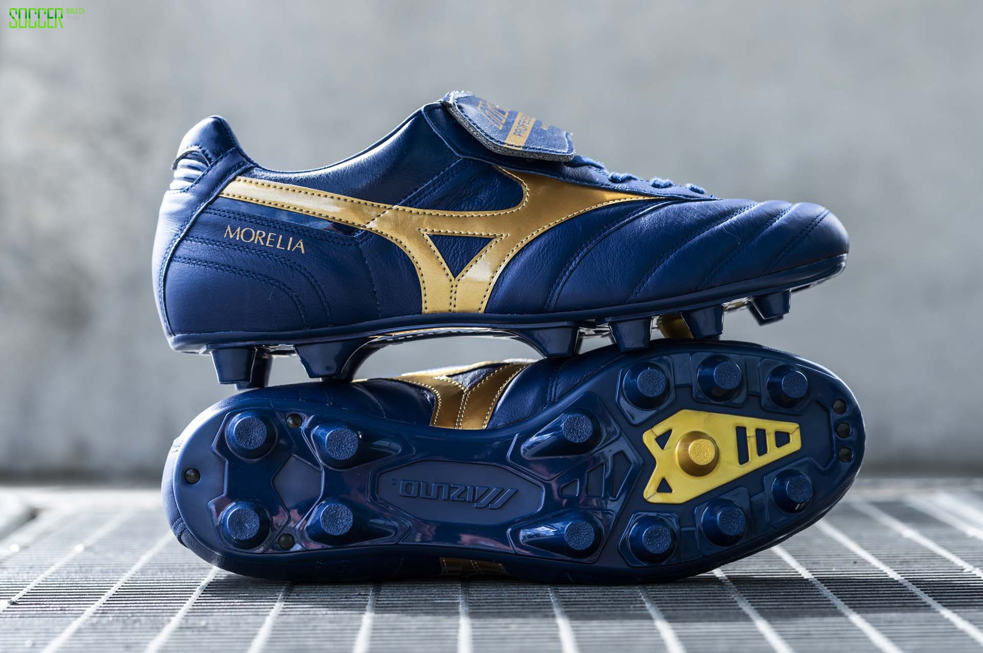 美津浓发布Morelia II MIJ 新配色“Blue depth /Gold”