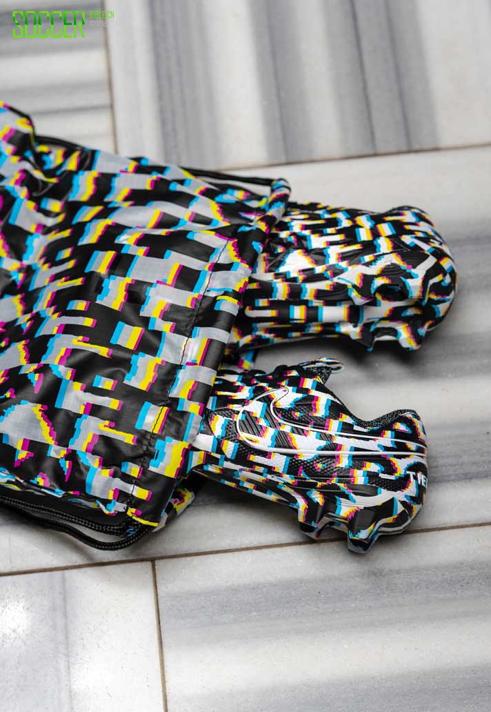 耐克推出传奇8“Dazzle Camo”版本