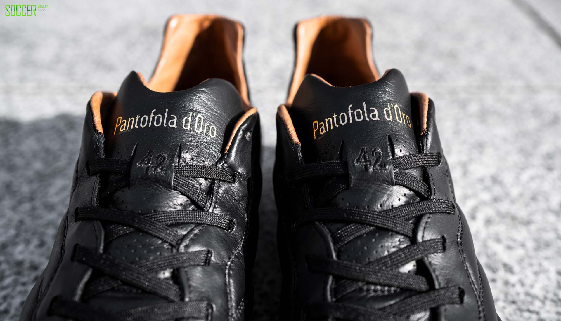 2-pantofola-dor0-blk-wht-min