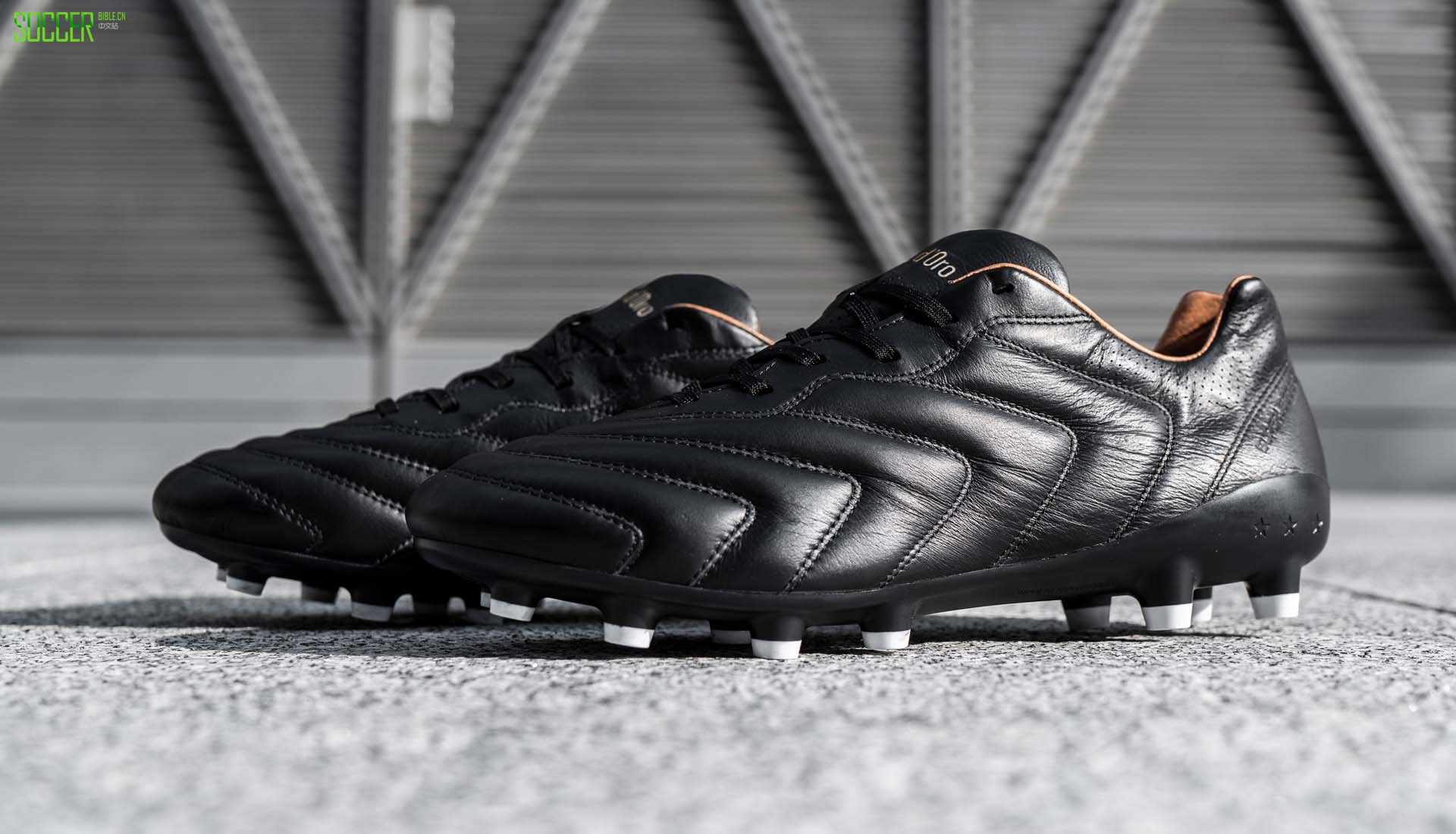 3-pantofola-dor0-blk-wht-min