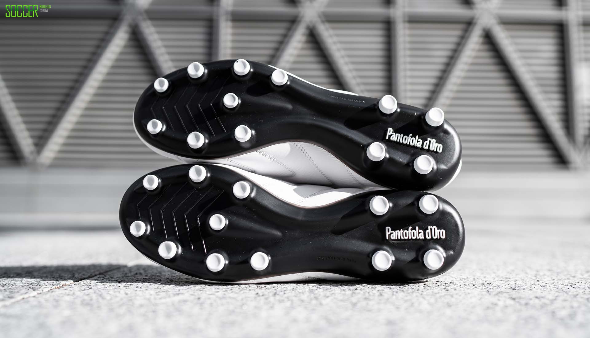 8-pantofola-dor0-blk-wht-min